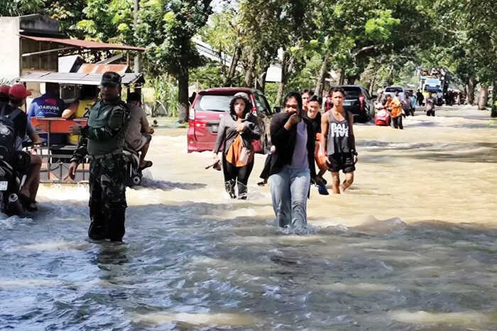 Dukcapil Kemendagri Kerahkan Tim ke Daerah Terdampak Bencana, Percepat Layanan Dokumen Kependudukan 1 ILUSTRASI— Banjir melanda beberapa wilayah di Sumatra.