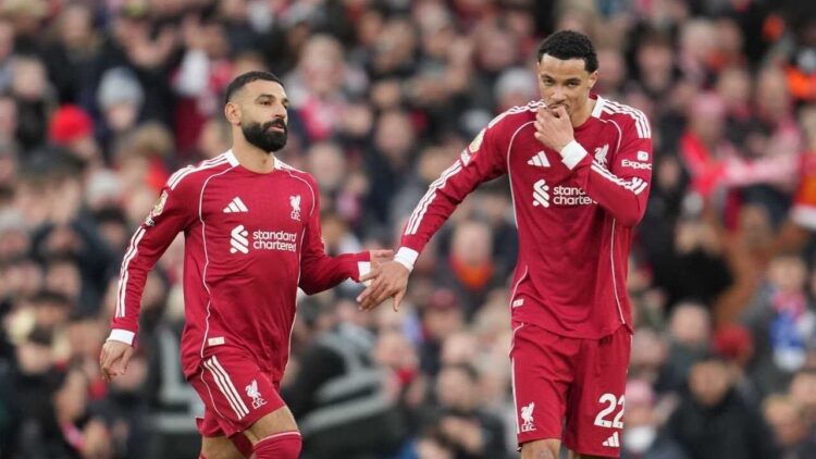 Liverpool Menang 2-0, Mohamed Salah Buktikan Diridari Bangku Cadangan! 1 KONTRIBUSI GOL— Masuk dari bangku cadangan, Mohamed Salah memberikan kontribusi gol untuk gol kedua Liverpool yang dicetak oleh Hugo Ekitike, saat menghadapi Brighton, Sabtu (13/12) malam WIB.