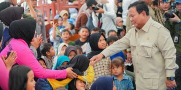 Tergetkan Huntara Selesai dalam Satu Bulan, Tinjau Jembatan Bailey Padang Mantuang dan Jalan Putus Lembah Anai, Prabowo: Semua Kerja Keras untuk Pemulihan 13 Tergetkan Huntara Selesai dalam Satu Bulan, Tinjau Jembatan Bailey Padang Mantuang dan Jalan Putus Lembah Anai, Prabowo: Semua Kerja Keras untuk Pemulihan