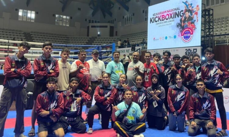 HASIL POSITIF— Kontingen Sumatera Barat mencatat hasil positif pada Kejurnas Kickboxing Indonesia (KBI) 2025 dengan meraih 13 medali dengan rincian tiga medali emas, tiga perak, dan tujuh perunggu, Senin (1/12).