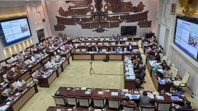 Dana PMN 2025 Senilai Rp 14,41 Triliun Segera Cair, Fokus Pengadaan KRL, Kapal Baru, dan Pembiayaan 3 Juta Rumah 1 RAPAT KERJA— Rapat kerja DPR RI dengan Menkeu Purbaya Yudhi Sadewa.