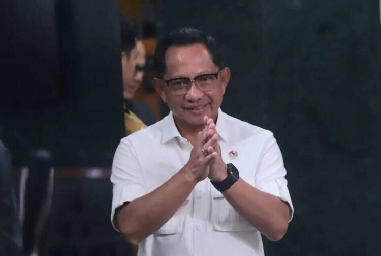 Imbas Bupati Aceh Selatan Umrah, Mendagri Tito Larang Kepala Daerah ke Luar Negeri hingga 15 Januari 2026 1 KONFERENSI PERS— Menteri Dalam Negeri Tito Karnavian saat konferensi Pers terkait pemeriksaan Bupati Aceh Selatan di Kantor Kemendagri, Jakarta, Selasa (9/12).