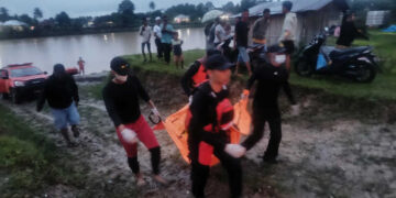Tiga Hari Pencarian, Bocah 11 Tahun Ditemukan Tewas, Terseret Arus saat Mandi Bersama Rekan 13 Tiga Hari Pencarian, Bocah 11 Tahun Ditemukan Tewas, Terseret Arus saat Mandi Bersama Rekan