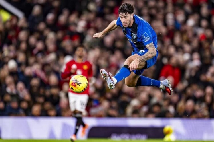 INCARAN— Marcos Senesi jadi incaran Barcelona dan Atletico Madrid.