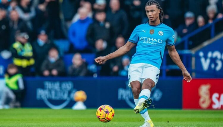 DIINCAR— Barcelona saat ini dilaporkan mengincar bek serba bisa Manchester City Nathan Ake.