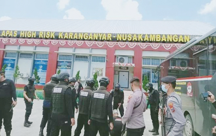 Tekan Narkoba dari Balik Lapas, Pemindahan Napi ke Nusakambangan Berlanjut pada 2026 1 PEMINDAHAN NAPI— Pelaksanaan pemindahan napi ke Nusakambangan.