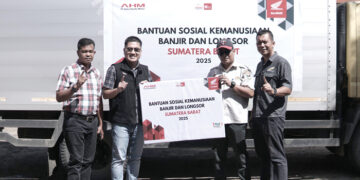 SALURKAN BANTUAN— Sebagai bentuk kepedulian terhadap masyarakat terdampak bencana alam, PT AHM bersama Main Dealer Honda wilayah Sumatera Barat, PT Hayati Pratama Mandiri (Honda Hayati), menyalurkan bantuan pemulihan pascabencana kepada BPBD Provinsi Sumbar.