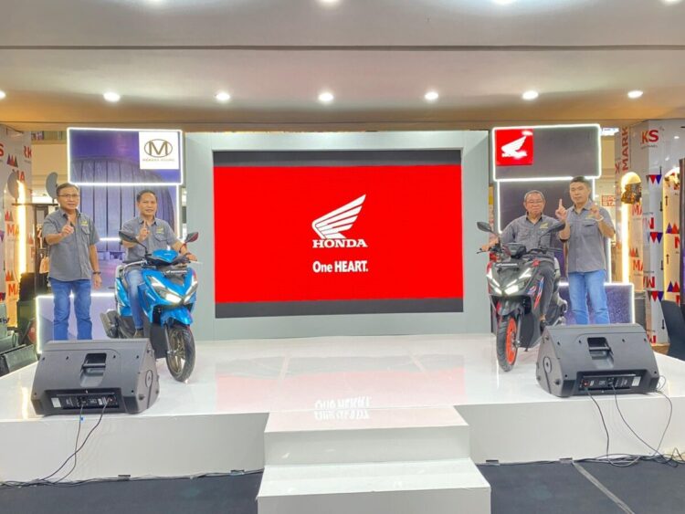 LAUNCHING— Pimpinan manajemen PT Menara Agung meluncurkan All New Honda Vario 125, Sabtu (20/12).