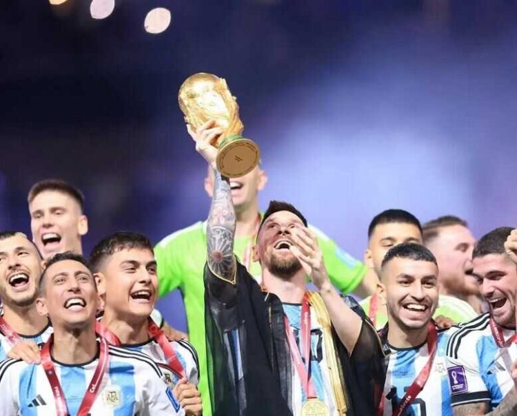 JUARA BERTAHAN— Argentina yang merupakan juara bertahan Piala Dunia 2022, berada di luar tiga besar dalam prediksi juara piala dunia 2026 versi Opta.