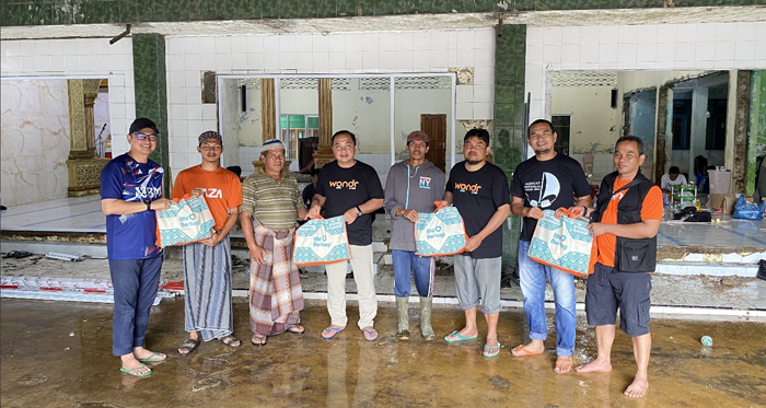 RELAWAN BUMN PEDULI— PT Bank Negara Indonesia (Persero) Tbk. atau BNI Wilayah 02 dan BNI Cabang Padang melakukan aksi kemanusiaan melalui program Relawan BUMN Peduli. Aksi ini difokuskan pada pemulihan fasilitas umum dan rumah ibadah di Masjid Darul Aman, Jorong Toboh, Nagari Malalak, Kabupaten Agam.