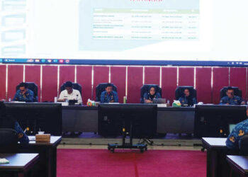 RAPAT EVALUASI—  Asisten II Bidang Perekonomian dan Pembangunan Setda Kota Padang, Didi Aryadi memimpin Rapat Evaluasi dan Koordinasi Pelaksanaan Kegiatan Pembangunan Semester II Tahun Anggaran 2025 di Ruang Pertemuan Abu Bakar Ja’ar, Balaikota, Aie Pacah, Rabu (17/12).