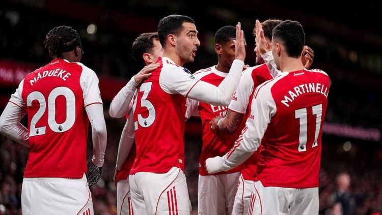 Arsenal Jadi Klub Pertama ke 16 Besar Liga Champions, Mikel Arteta Masih Sempurna Tanpa Kuartet Bek Reguler 1 SEMPURNA— Arsenal menjadi klub pertama yang mengamankan slot ke fase knockout (16 besar) Liga Champions musim ini. The Gunners – julukan Arsenal – menjadi satu-satunya tim yang masih sempurna dalam enam matchday awal (18 poin) sekaligus memuncaki klasemen sementara.