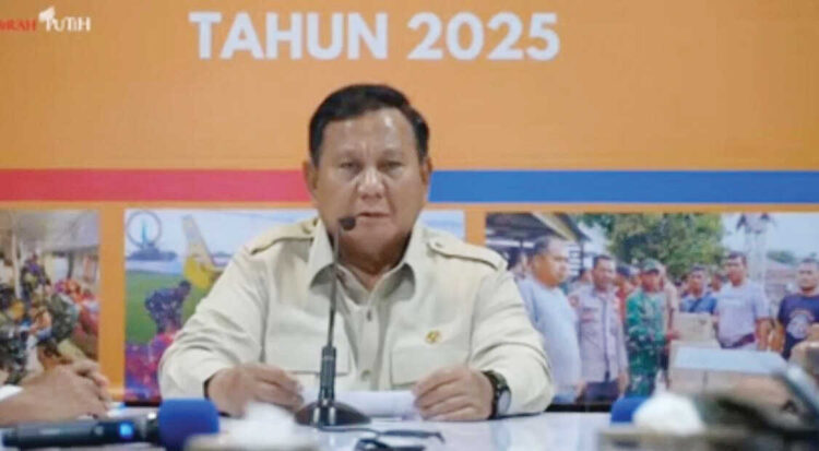 Prabowo Kucurkan Dana Bencana Rp 4 Miliar bagi Kabupaten/Kota dan Rp 20 Miliar untuk Provinsi 1 PIMPIN RAPAT— Presiden Prabowo Subianto memimpin rapat koordinasi terkait penanganan bencana di Banda Aceh, Minggu (7/12) malam.