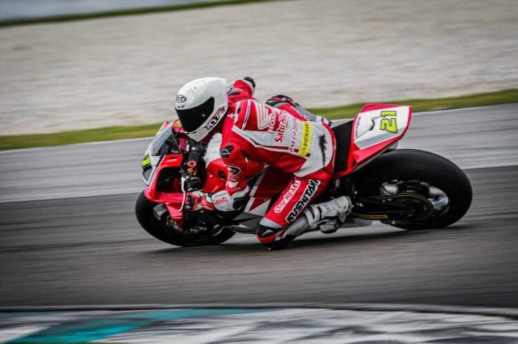 Astra Honda Siap Melesat Cetak Sejarah Balap Asia untuk Indonesia 1 PELUANG CETAK SEJARAH— Menghadapi putaran akhir ARRC 2025 di Chang International Circuit, Buriram, Thailand (5–7 Desember), pebalap binaan PT AHM) yang tergabung dalam AHRT berpeluang mencetak sejarah balap untuk Indonesia.