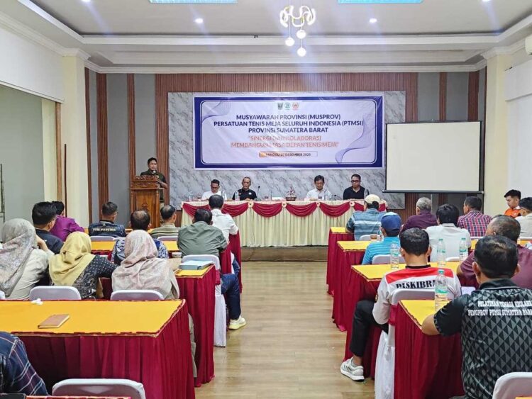 Gustami Hidayat kembali Pimpin PTMSI Sumbar Periode 2025–2029 1 AKLAMASI— Gustami Hidayat kembali dipercaya memimpin PTMSI Sumbar untuk periode 2025–2029. Ia terpilih secara aklamasi dalam Musprov PTMSI Sumbar yang digelar di Ceredek Hotel Solok, Sabtu (6/12) malam.