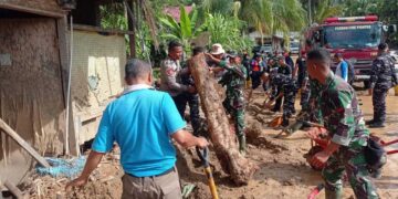 Material Banjir di Guo Lubuk Tempurung Dibersihkan, Warga Merasa Aman 13 Material Banjir di Guo Lubuk Tempurung Dibersihkan, Warga Merasa Aman