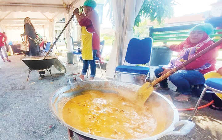 Bantu Korban Terdampak Bencana, Pemko Ajak BUMN/BUMD, Pelaku Usaha Badoncek Bikin Rendang 1 597854974 869659652280274 5083253782441834560 n