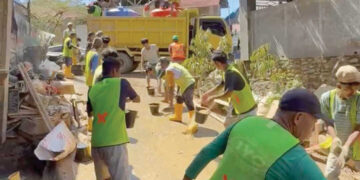 Alat Berat Tidak Efektif, Lumpur Cair Ditimba Manual Manual 13 Alat Berat Tidak Efektif, Lumpur Cair Ditimba Manual Manual