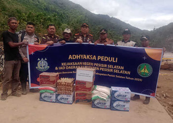 Adhyaksa Peduli dan IAD, Pessel Salurkan Bansos di Kecamatan IV Nagari Bayu