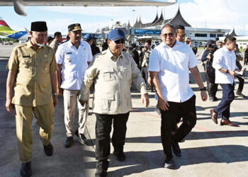 Andre Rosiade Dampingi Presiden Prabowo Kunjungi Korban Banjir Bandang di Padang Pariaman