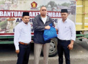 Andre Rosiade Serahkan 5.000 Paket Sembako untuk Korban Bencana Banjir Bandang Kabupaten Solok