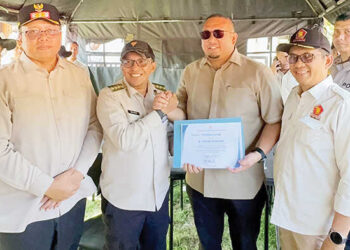 Percepatan Penanganan Bencana, Andre Rosiade Serahkan Bantuan Lengkap ke Tanah Datar