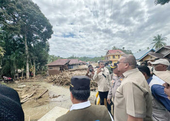 Penanganan Bencana di Agam, Andre Rosiade Bantu Empat Ekskavator dan 60 Genset