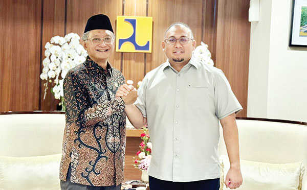 Atas Instruksi Presiden Prabowo, Andre Rosiade dan Menteri PU Siapkan Percepatan Pemulihan Infrastruktur Sumbar 1 BERTEMU MENTERI PU— Anggota DPR RI Dapil Sumatra Barat, Andre Rosiade bertemu Menteri Pekerjaan Umum (PU) Dody Hanggodo di Kantor Kementerian PU, Jakarta, Selasa (2/12).