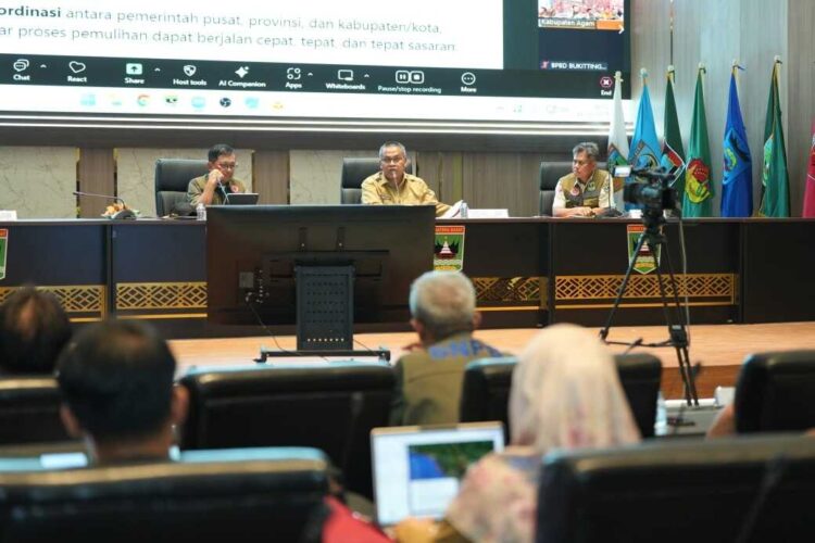 Jelang Rehab-Rekon Pascabencana di Sumbar, BNPB Tekankan Pentingnya Memaksimalkan Pendataan 1 PERSIAPKAN REHAB REKON— Sekretaris Utama (Sestama) BNPB, Rustian, berikan sambutan saat digelarnya Rapat Persiapan Rehab-Rekon Pascabencana Hidrometeorologi Sumbar di Posko Terpadu Penanganan Bencana-Aula Kantor Gubernur Sumbar.