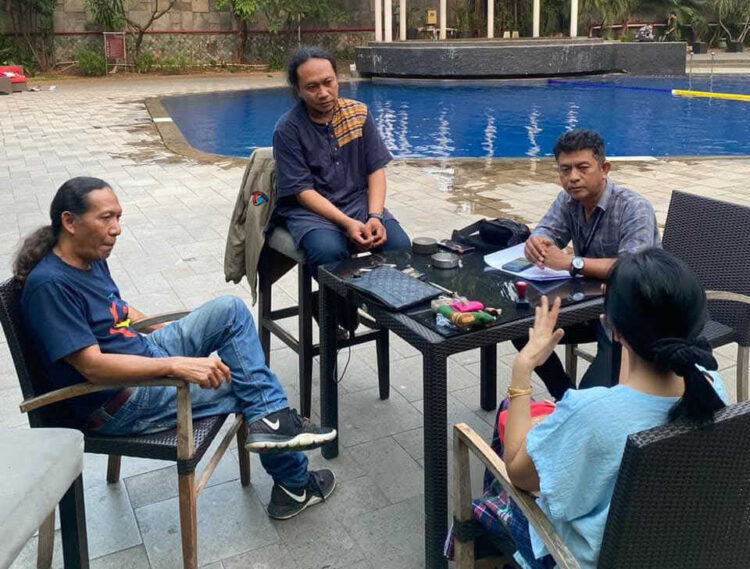 Bambang Sriyatno: Pilwana Bukan Saja Badunsanak Tapi Juga Bermartabat 1 DISKUSI— Calon Wali Nagari Painan, Kecamatan IV Jurai, Bambang Sriyanto saat berdiskusi jelang pelaksanaan Pilwana Badunsanak Tahun 2025.