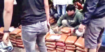 Hiace Pembawa Ganja Dicegat di Palupuh, BNNP Sumbar Gagalkan Peredaran 100 Paket Ganja, Tiga Tersangka Dibekuk 11 Hiace Pembawa Ganja Dicegat di Palupuh, BNNP Sumbar Gagalkan Peredaran 100 Paket Ganja, Tiga Tersangka Dibekuk