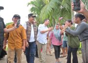 Wagub Sumbar Dampingi Utusan Khusus Presiden, Raffi Ahmad Kunjungi WargaTerdampak Bencana di Pasie Laweh