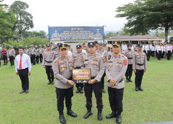 Berkinerja Baik dan Berprestasi, Briptu Rendi dapat Reward Umroh dari Kapolres Sijunjung