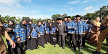 LANTIK— Bupati Agam, Benni Warlis, melantik sebanyak 1.405 Pegawai Pemerintah dengan Perjanjian Kerja (PPPK) Paruh Waktu Tahun 2025 di lingkungan Pemerintah Kabupaten Agam.