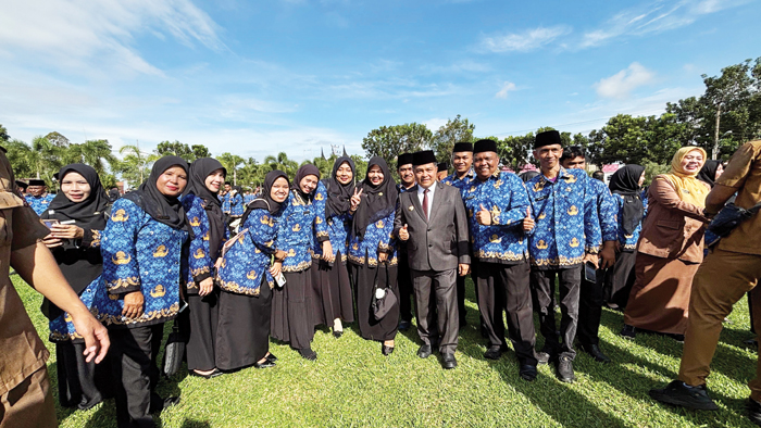 LANTIK— Bupati Agam, Benni Warlis, melantik sebanyak 1.405 Pegawai Pemerintah dengan Perjanjian Kerja (PPPK) Paruh Waktu Tahun 2025 di lingkungan Pemerintah Kabupaten Agam.