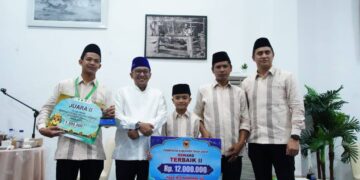 Sambut Kepulangan Kafilah, Bupati Eka Putra Langsung Serahkan Bonus 13 Sambut Kepulangan Kafilah, Bupati Eka Putra Langsung Serahkan Bonus
