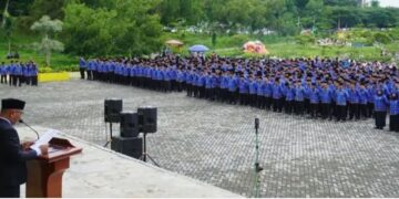 PELANTIKAN— Bupati Limapuluh Kota Safni, melantik 1.316 Pegawai Pemerintah dengan Perjanjian Kerja (PPPK) Paruh Waktu di RTH kawasan Komplek Kantor Bupati di Sarilamak, Senin (29/12).