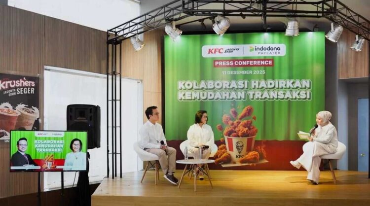 Dari Tunai ke Non Tunai, Transformasi Pembayaran Digital Makin Masif Dimanfaatkan di Indonesia 1 DISKUSI— Diskusi kemudahan transaksi dari tunai ke non tunai.