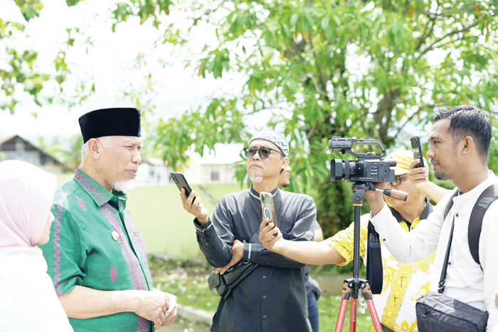 Curah Hujan Masih Tinggi, Gubernur Mahyeldi Imbau Warga Waspadai Bencana Susulan 1 IMBAU— Gubernur Sumatera Barat (Sumbar), Mahyeldi Ansharullah mengimbau masyarakat untuk meningkatkan kewaspadaan terhadap potensi bencana susulan, mengingat intensitas hujan di sejumlah wilayah Sumbar masih tergolong tinggi.