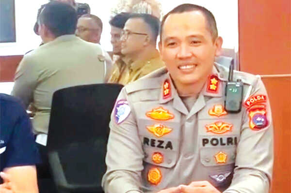 Jadi Akses Utama, Warga Diimbau tidak Melintas Sitinjau Lauik Kecuali Mendesak, Pemprov Sumbar Perketat Arus Padang-Solok 1 AKBP M. Reza Chairu
Dirlantas Polda Sumbar