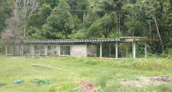 Tahun 2026 Pengembangan Objek Wisata PlazaTimbulun Tidak Dianggarkan 1 TAK DIANGGARKAN—Terlihat objek wisata terbengkalai di Timablun karena Dispora Pessel pada Tahun 2026 tidak menganggarkan.