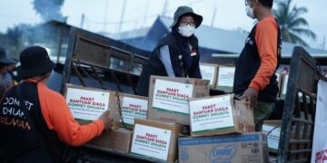 GERAK CEPAT— Merespons kondisi darurat, korban terdampak bencana hidrometeorologi yang melanda sejumlah wilayah di Pulau Sumatera sejak akhir November 2025, Disaster Management Center (DMC) Dompet Dhuafa bersama berbagai organisasi kemanusiaan bergerak cepat memberikan bantuan. Lebih dari 114.248 orang telah menerima berbagai bentuk bantuan dari Dompet Dhuafa.