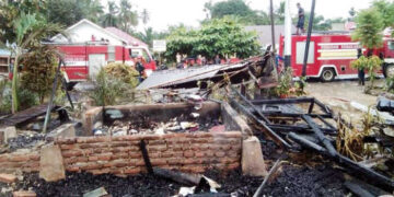 Korsleting Listrik Picu Kebakaran Dua Unit Rumah, Dua Keluarga Kehilangan Tempat Tinggal 13 Korsleting Listrik Picu Kebakaran Dua Unit Rumah, Dua Keluarga Kehilangan Tempat Tinggal