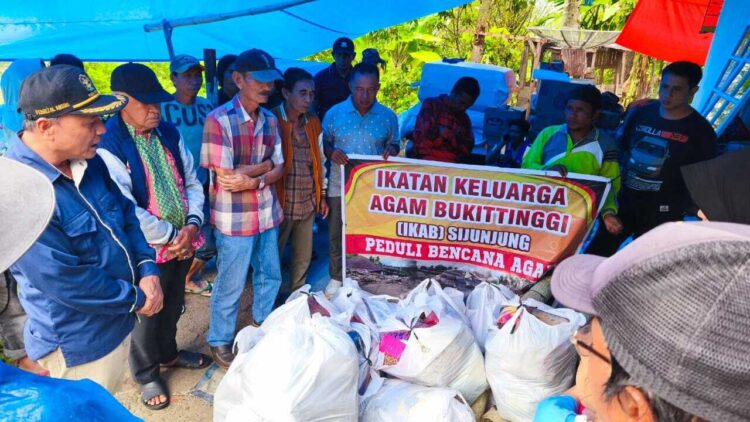 Peduli Kampung Halaman, IKAB Sijunjung Salurkan Bantuan untuk Korban Bencana di Agam 1 IKAB Sijunjung Salurkan Bantuan Untuk Korban Bencana di Agam