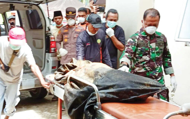 Hari ke-7 Pencarian Longsor Talamau, Bocah 7 Tahun Ditemukan Meninggal, Tiga Korban Masih Hilang 1 KORBAN DITEMUKAN— Dihari ke tujuh pencarian, tim gabungan berhasil menemukan satu korban bencana longsor di Tingam, Jorong Harapan, Nagari Sunurut, Kecamatan Talamau, Kabupaten Pasaman Barat, Jumat (5/12).