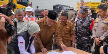 Bantuan Bencana Alam Sumbar Berdatangan, KRI BAC-593 Bawa Bantuan Rp75,85 Miliar