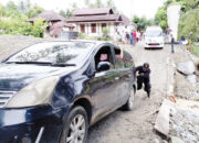 Gotong Royong Warga dan TNI, Jembatan Darurat Penghubung Maninjau–Sungai Batang Kembali Dibuka