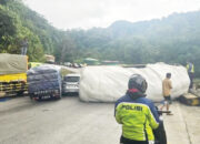 Lagi, Kecelakaan di Sitinjau Lauik Lumpuhkan Akses Padang-Solok, Truk Hilang Kendali di Turunan Hingga Terguling dan Melintang di Badan Jalan