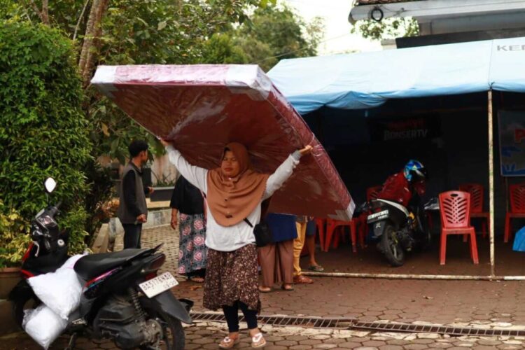 Kemensos RI Salurkan 144 Paket LDP dan Fasilitasi Trauma Healing