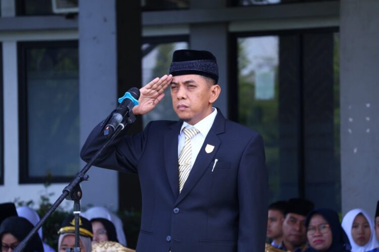 JADI IRUP— Ketua DPRD Kota Payakumbuh, Wirman Putra saat jadi inspektur upacara Hari Bela Negara ke-77..